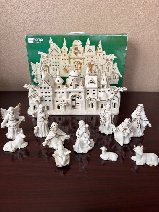 jcpenney Other - 2005 JCPenney Town of Bethlehem Porcelain Nativity Set 12 Piece Gold